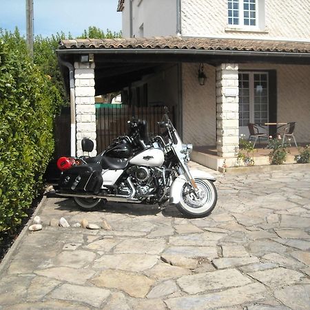 Hotel Ecusson Saint-Hilaire-de-Brethmas Exterior photo